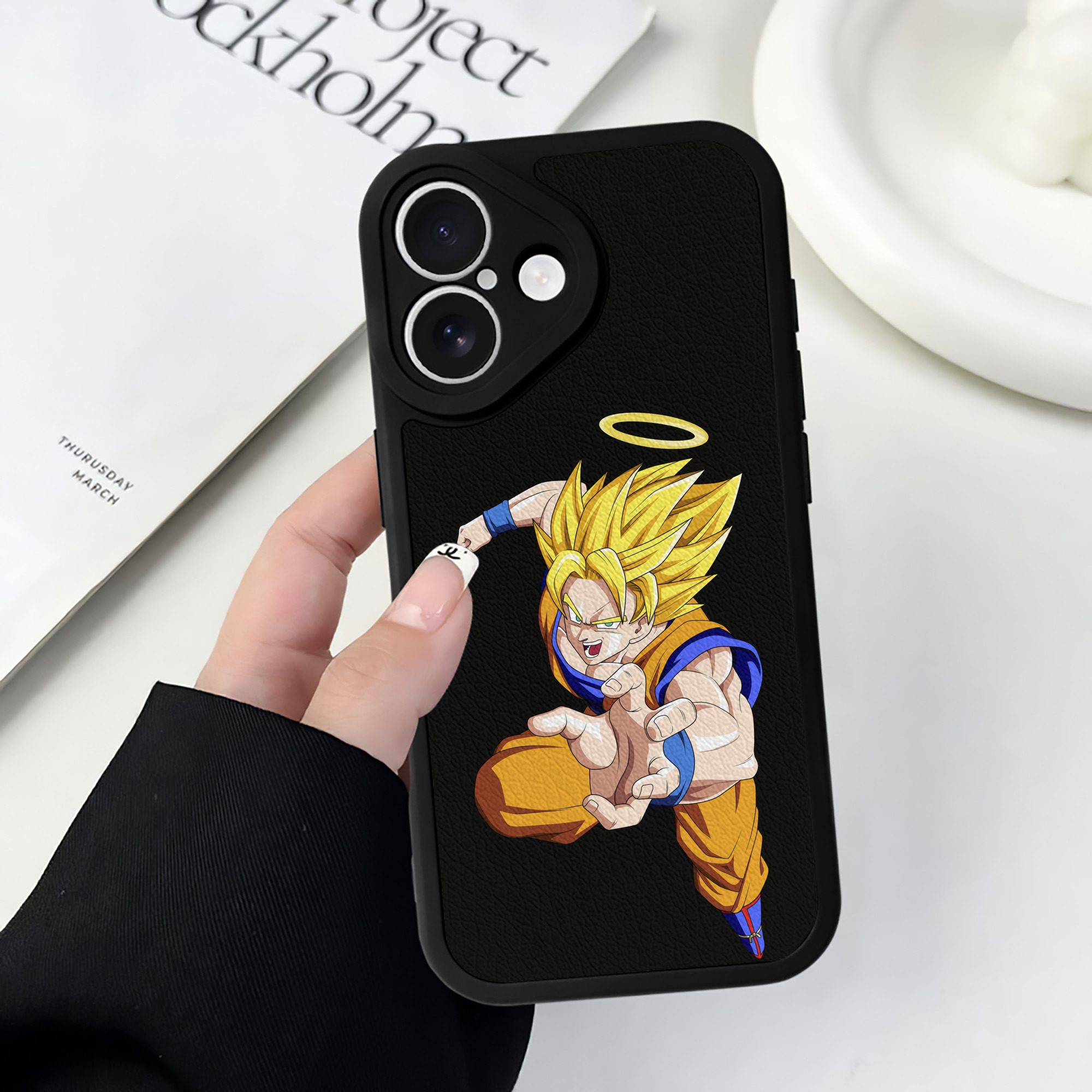 （画像用） ドラゴンボール 孫悟空（そん ごくう）Son Goku カカロット DRAGON BALL Kakarotto 【iPhone 16シリーズ対応】シリコンスマホケース（レザー調） 材質：シリコン